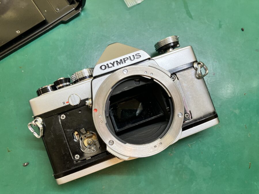優良品 olympus om1 ＊プリズム腐食なし 露出計ok シャッター全速快調 